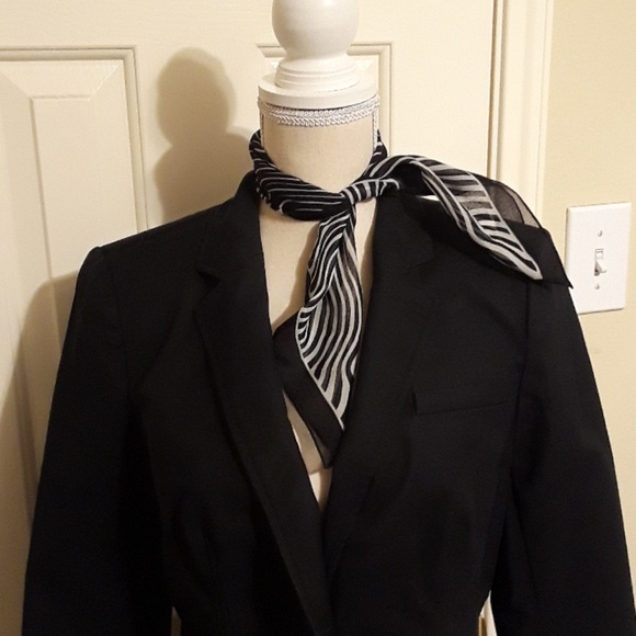 🌟Black and White Scarf - Picture 3 of 3